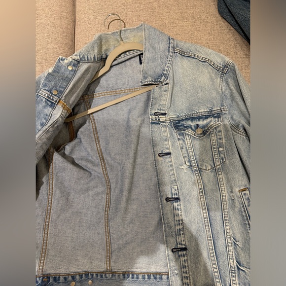 Men’s Light Wash Denim Jacket - Picture 2 of 3